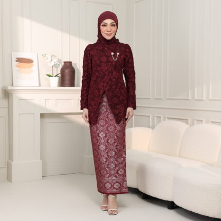 Anggun Maroon